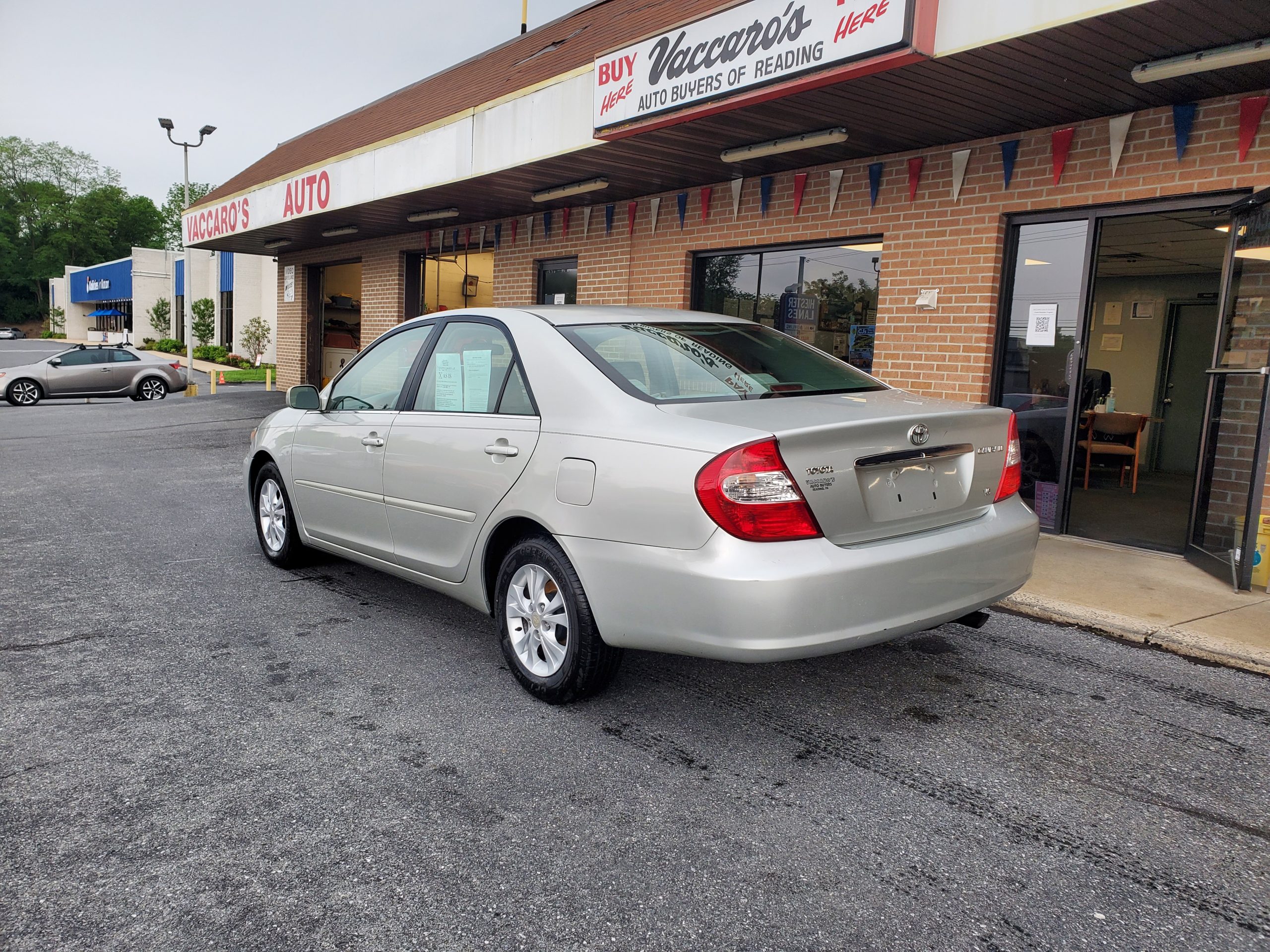2004 Toyota Camry LE photo 3